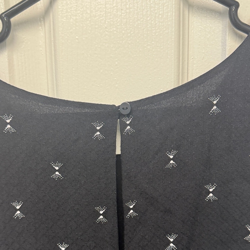 Ava & Viv Black Patterned Sleeveless Top - Picture 7 of 8